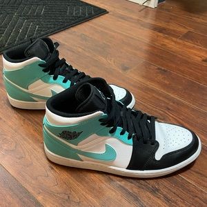 Jordan 1 Mid Tropical Twist Igloo Size 11.5